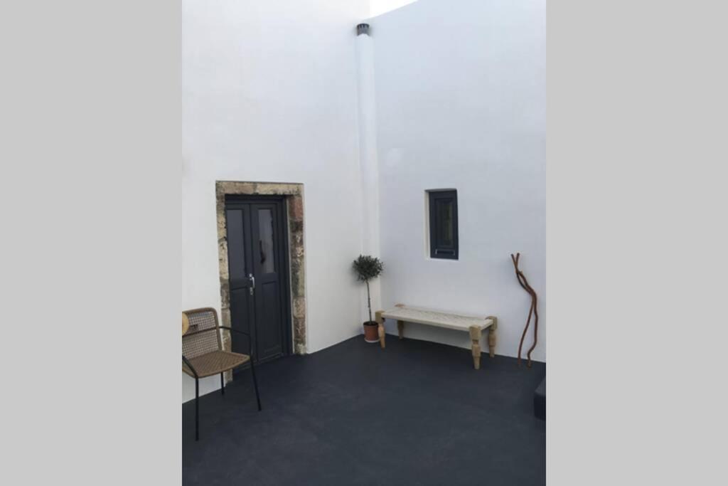Santorini Folia Cave House With Jacuzzi Villa Pyrgos Kallistis Exterior photo