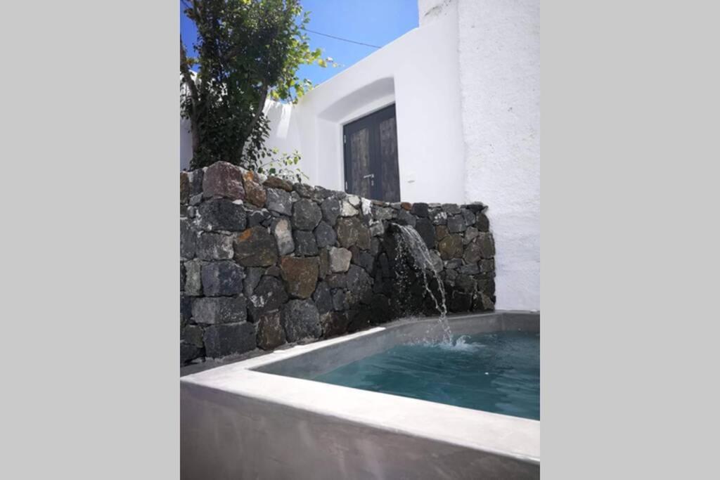Santorini Folia Cave House With Jacuzzi Villa Pyrgos Kallistis Exterior photo
